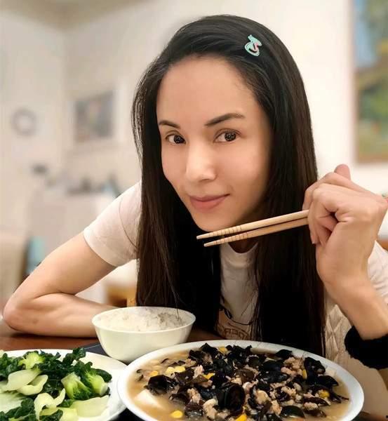 明星一天只吃一顿饭,一天一餐，健康与美丽并存
