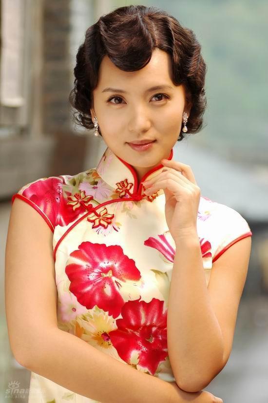 娱乐吃瓜君旗袍小花